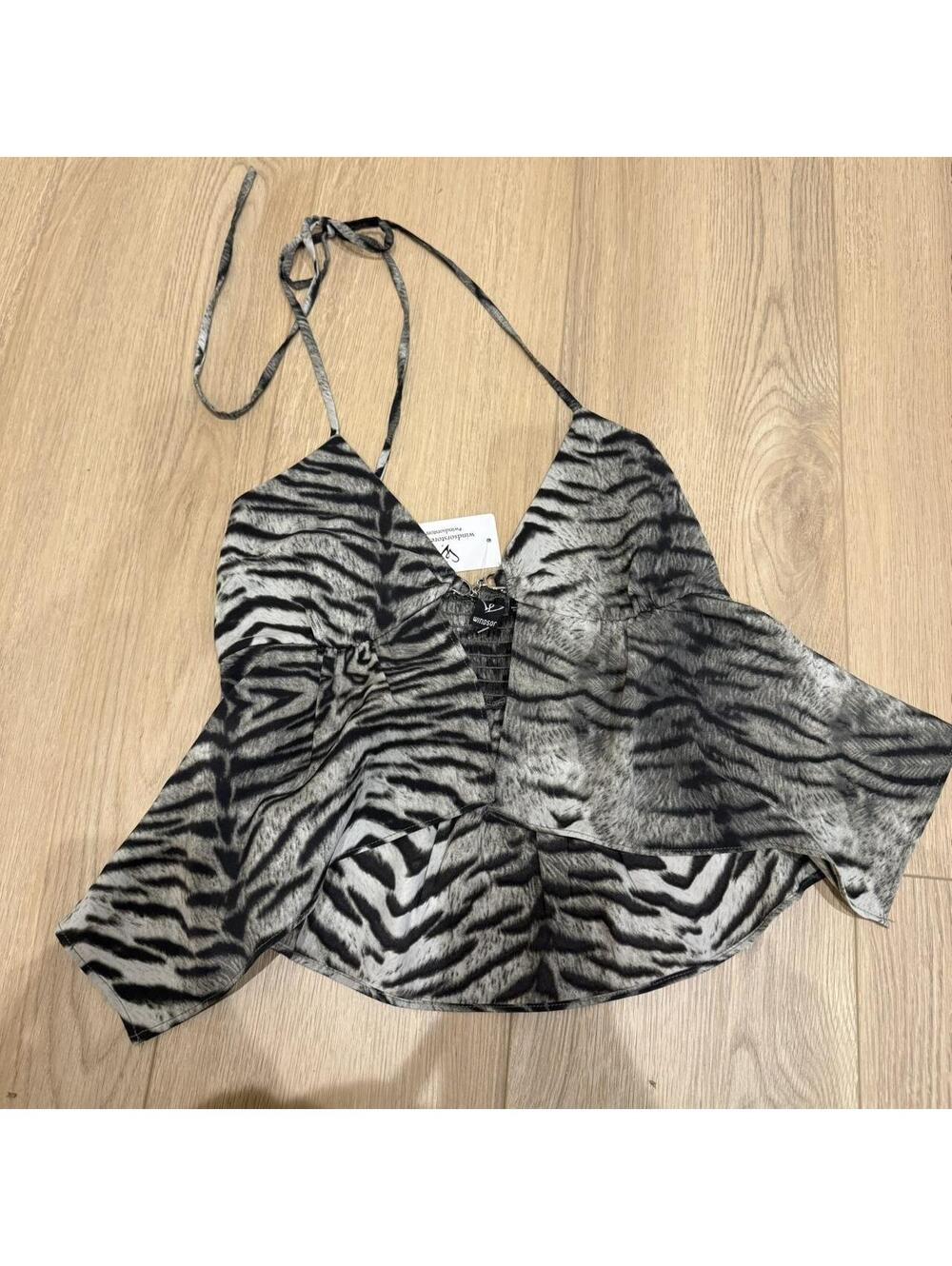 Windsor Women's Grey and Black Crop-top